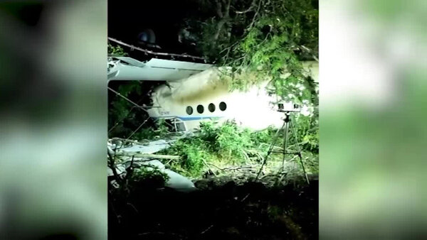 Упавший Ан-2. Видео © Отрадная сегодня