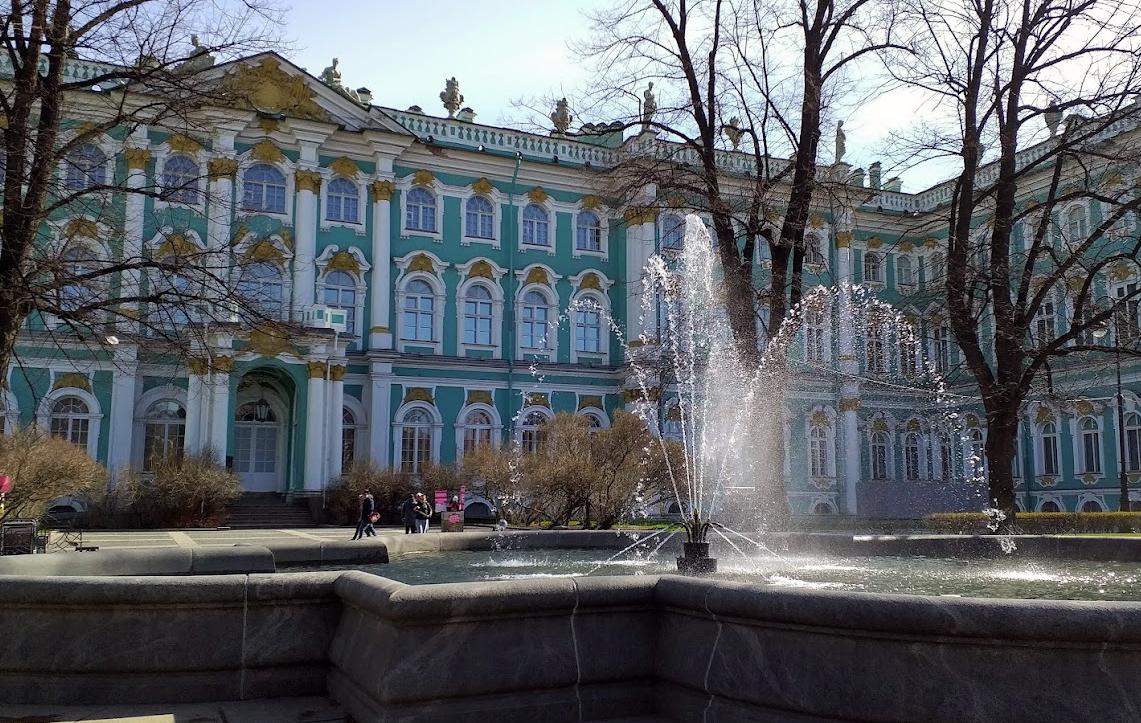 Еще фонтан для монеток. Притягивает деньги и удачу