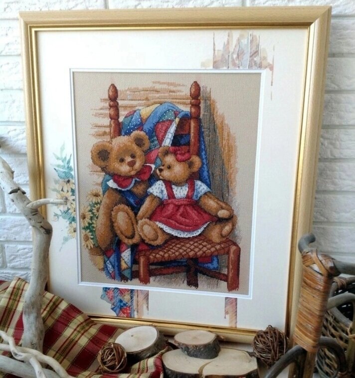 "Мишки на стуле". Работа Светланы Смекаловой, оформление Светланы Фатеевой