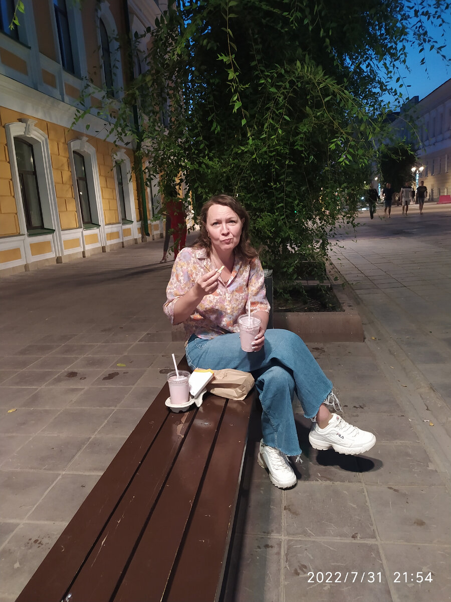 Сначала - вкусняшки, а потом уже всё остальное.😁