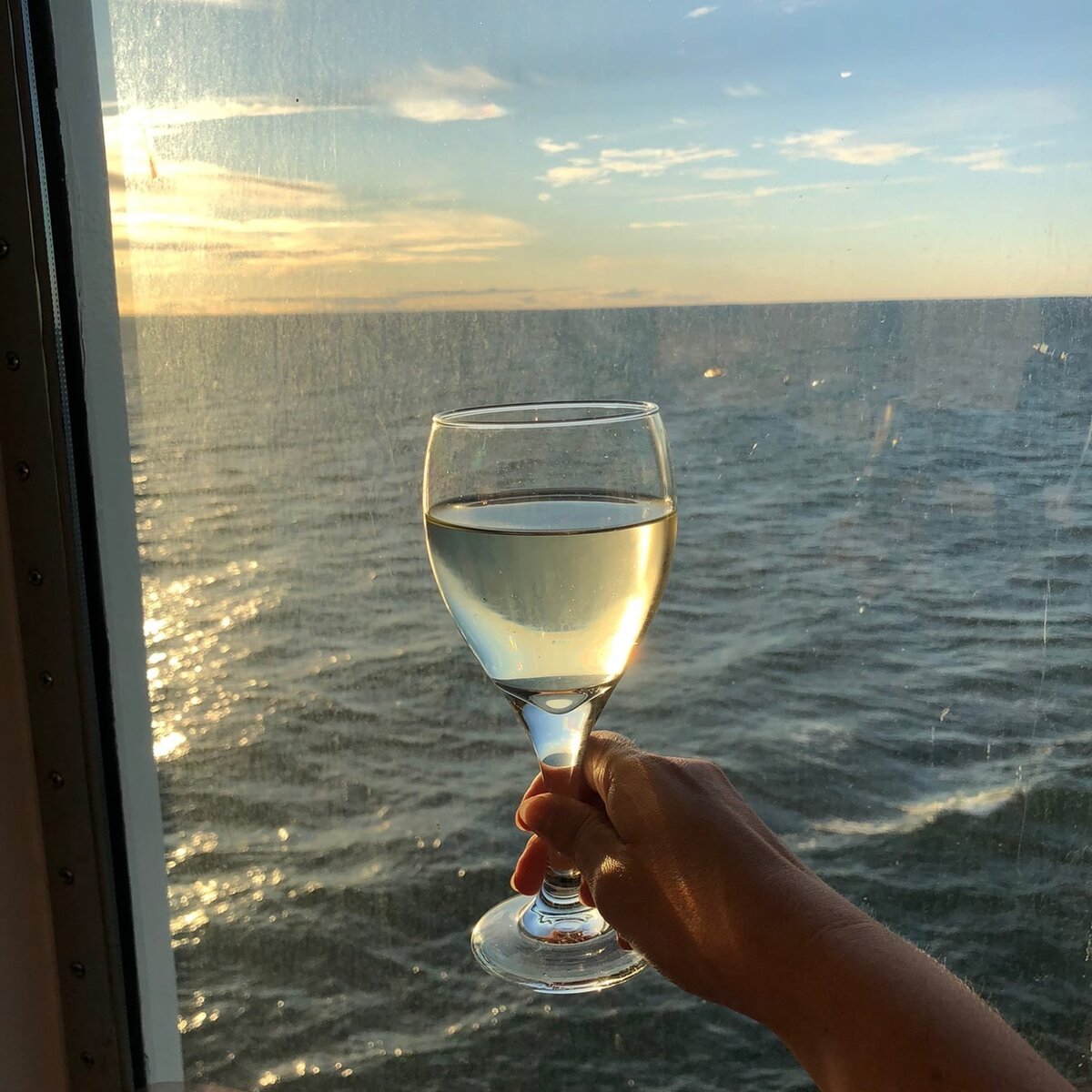 Несмотря на грязные стекла, летом на закате всё всё равно красиво!