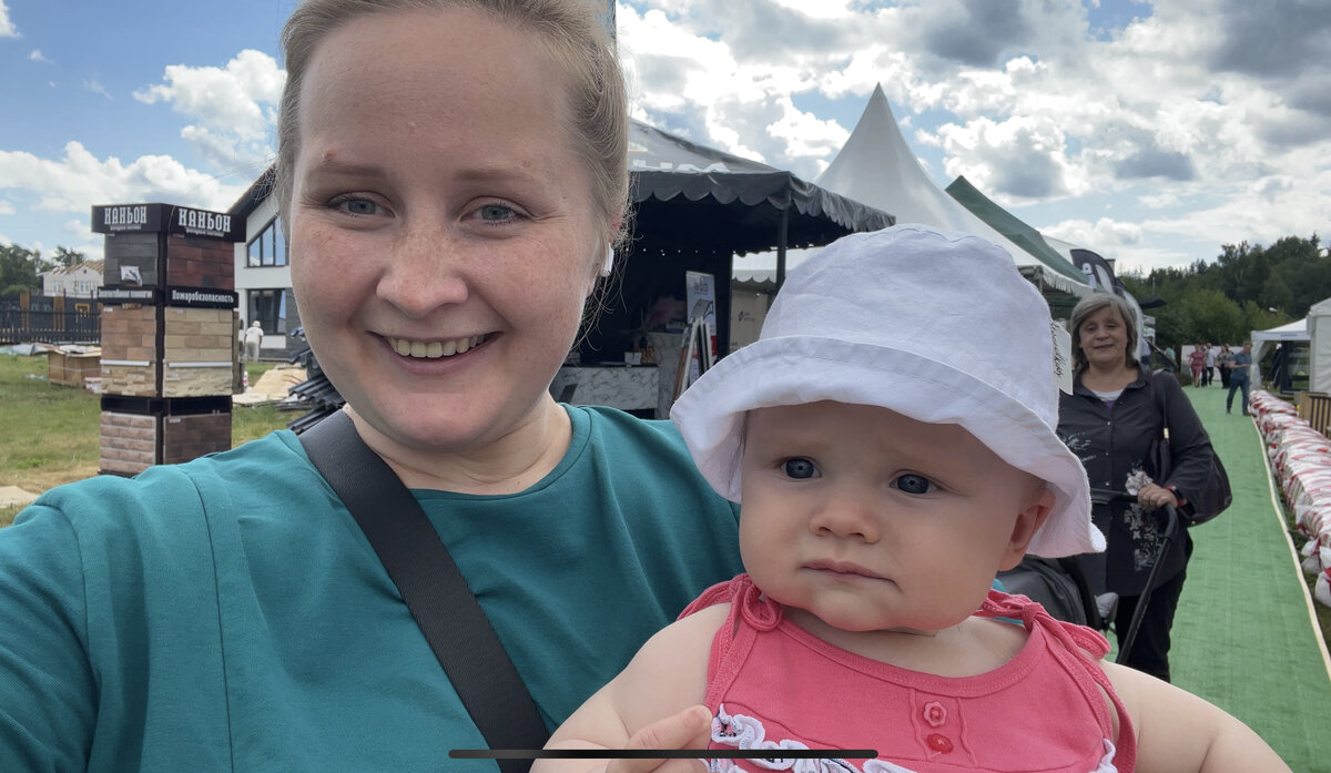 Это мы гуляем на выставке домов Open Village