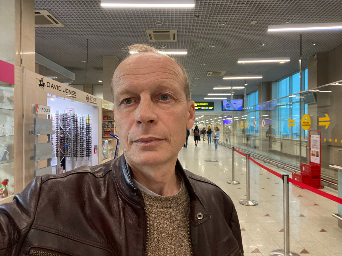 Павел Бочкарев в уфимском аэропорту.
