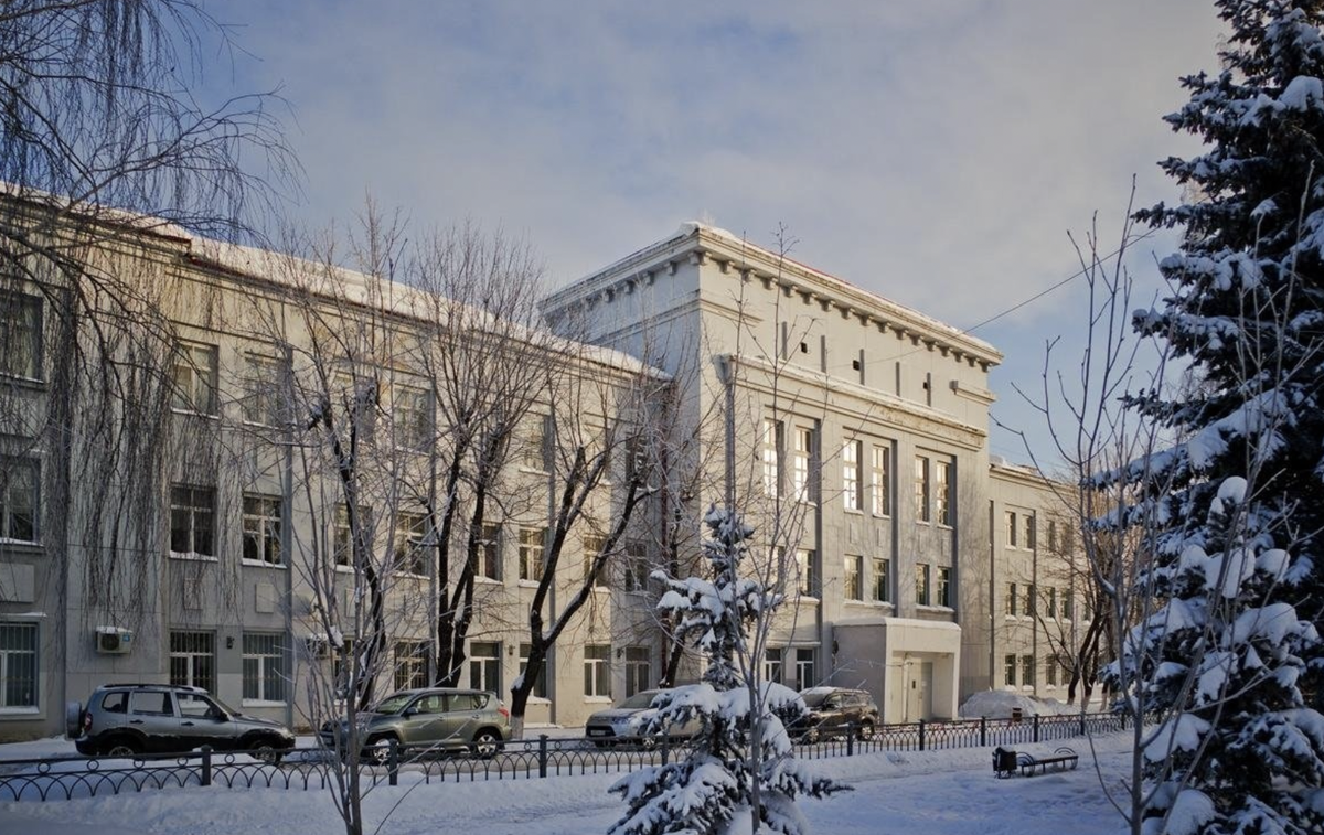     Ректора Казанской государственной академии ветеринарной медицины (КГАВМ) Рустам Равилов рассказал, что в вузе завершили служебную проверку после обвинений бывшей студентки Дарьи Никоновой о возможных домогательствах со стороны преподавателя Фазила Медетханова. Об этом стало известно порталу 116.ру.