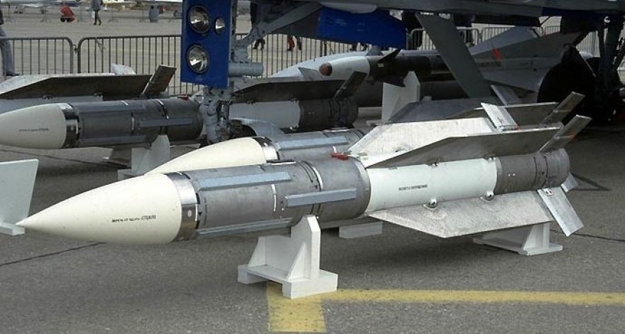 Ракеты самолетов россии. Р-33 ракета воздух-воздух. Р-33 ракета. Управляемая ракета р-33 большой дальности. Миг 31 с ракетами воздух воздух.