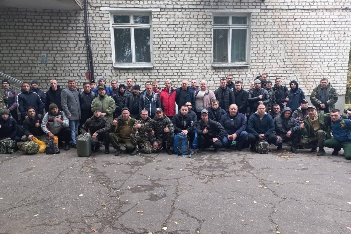 Жители Кузнецка отправляются на военные сборы. Фото из интернета.