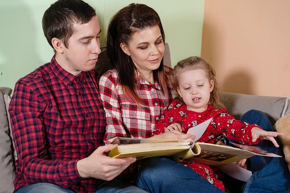 Ольга Артамонова с мужем Артуром и дочкой Алисой 