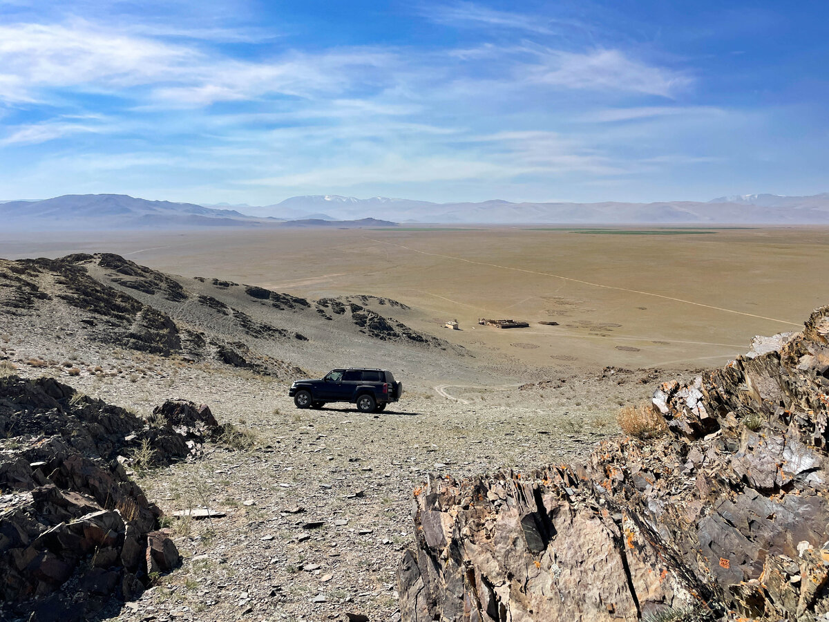 Вот на этом джипе мы 2 дня катались по горам Кош-Агачского района:)