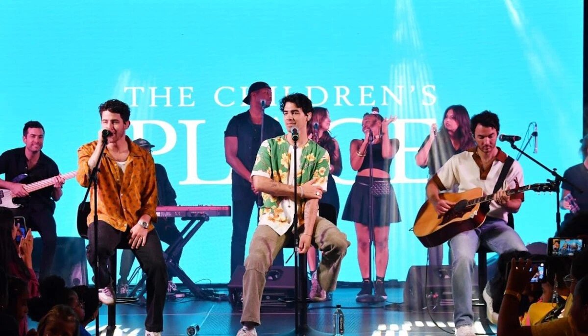 у братьев турне, и проблемы…