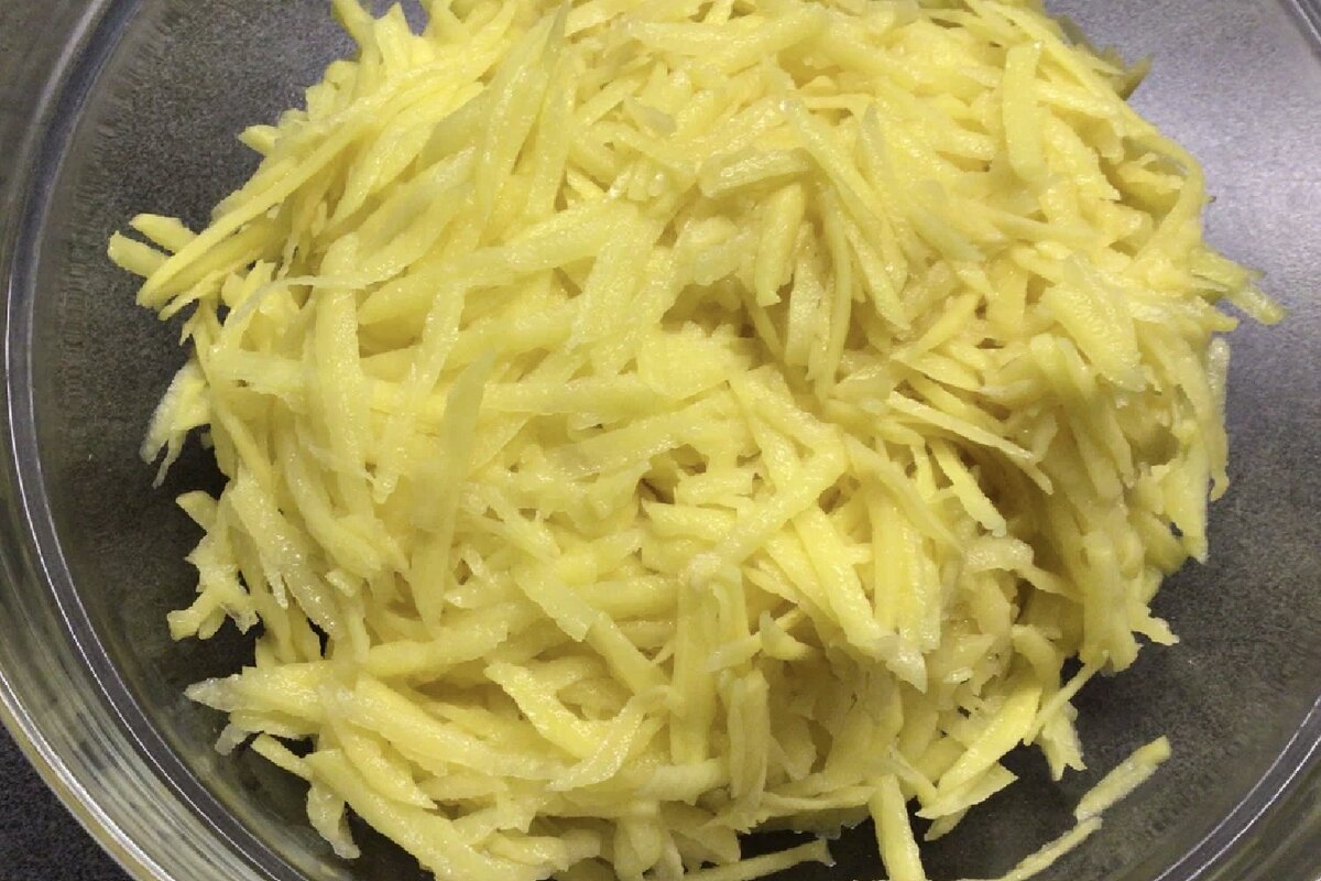  Нашинковали картофель.