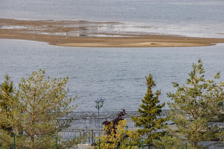    На Волге и ее притоках оголились пляжи, вылезли из-под воды огромные острова и песчаные косы Фото: «БИЗНЕС Online»