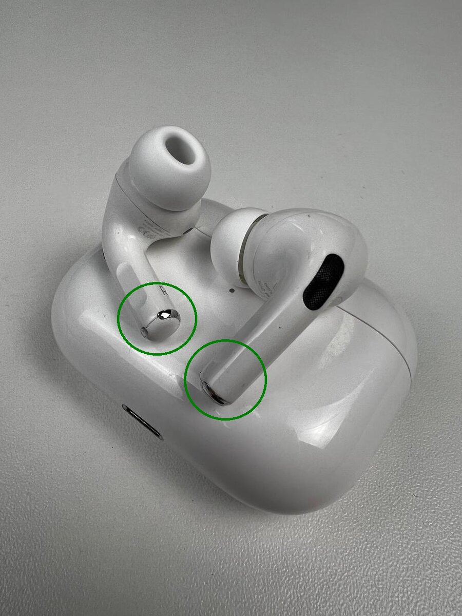 Область где находятся микрофоны у Airpods Pro 