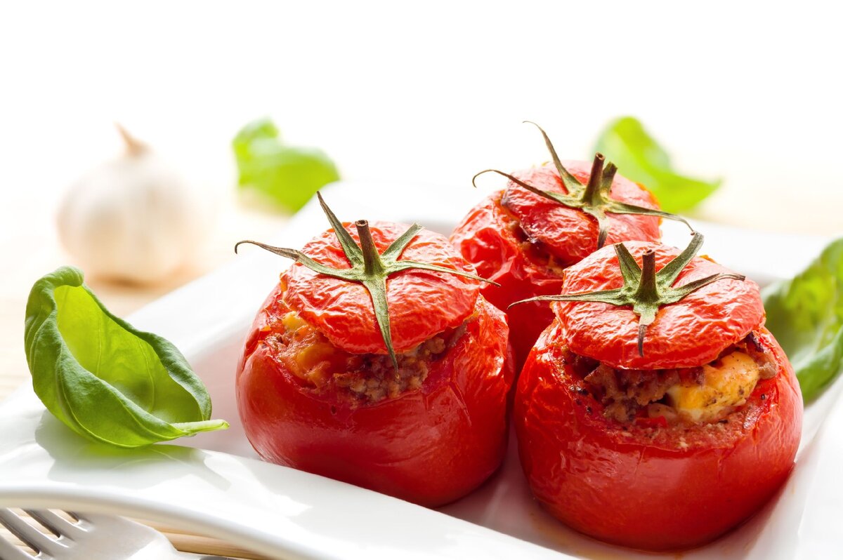 Сытный рецепт фаршированных помидоров