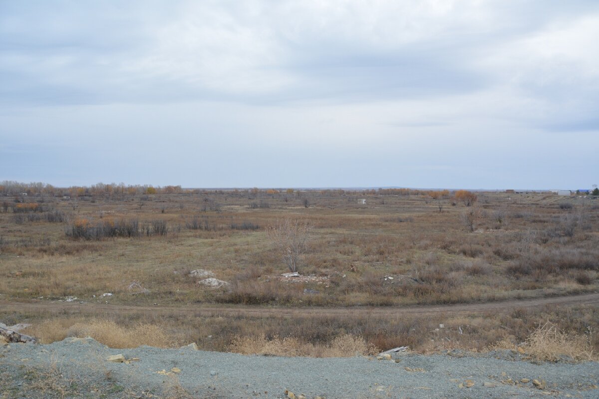 Район слияния Ори и Урала. Когда-то здесь был рынок, потом сады, а теперь сплошная помойка