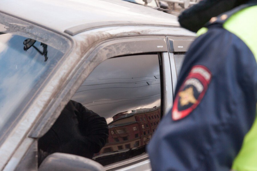 Подозрительно выглядящий автомобиль.