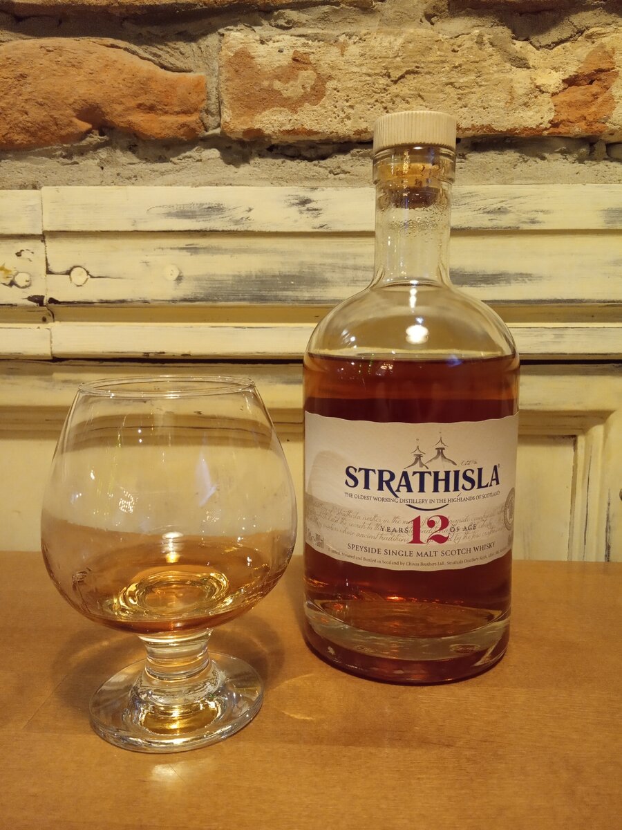 Эх, у этого виски коробочка не сохранилась, поэтому в этот раз без неё. Когда-нибудь я принесу на работу гленкейрн. У меня есть дома 1, специально для таких вот дел