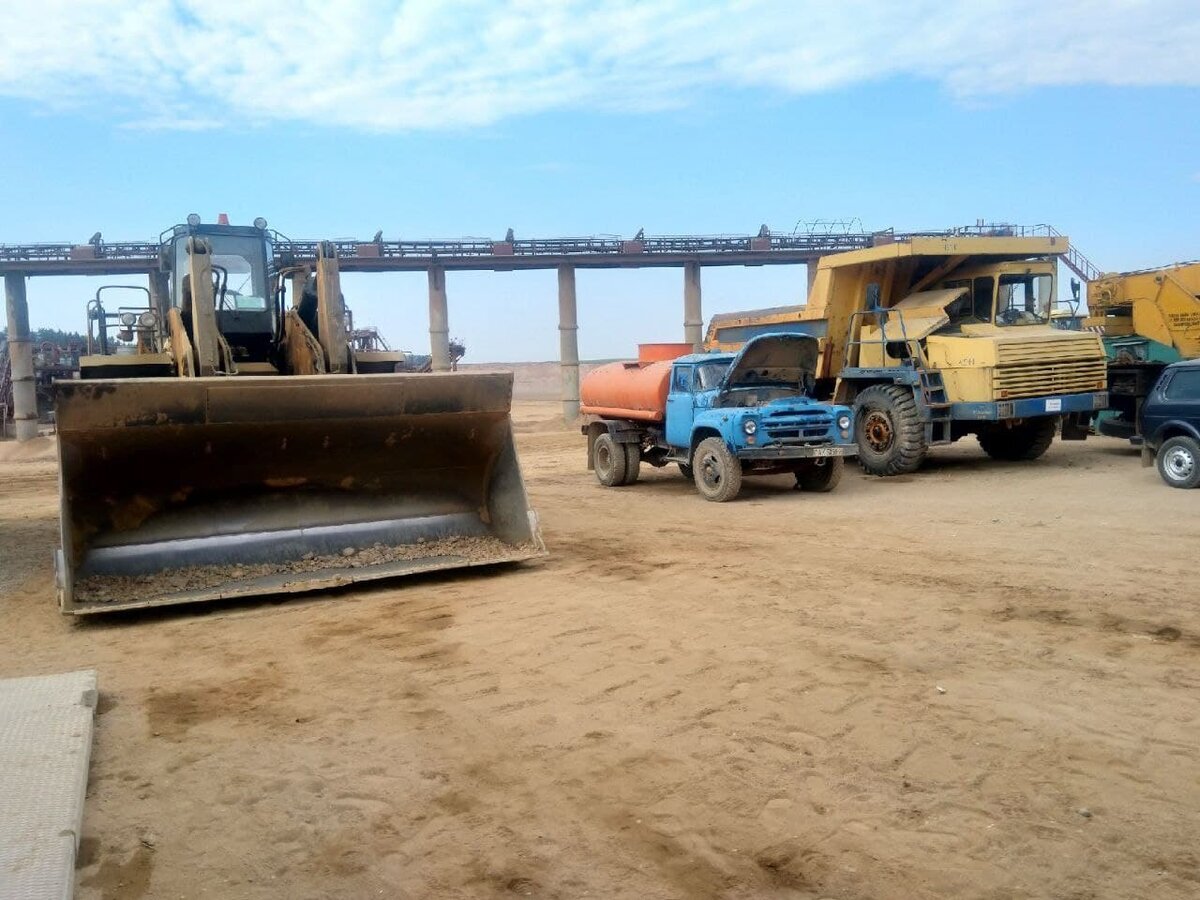 Оцените размер "Малютки" по сравнению с грузовым автомобилем ЗиЛ