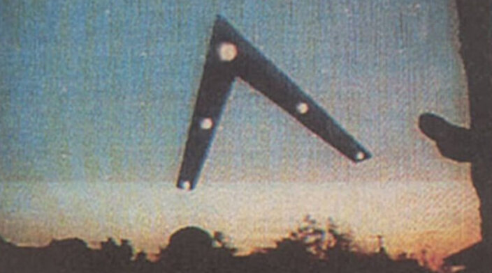 Воссоздание V-образного корабля, замеченного во время инцидента с огнями Феникса в 1997 году.