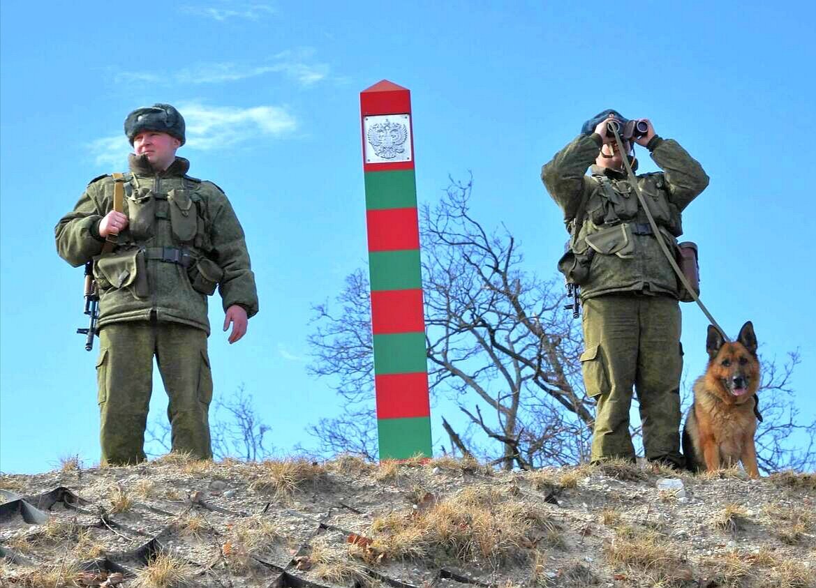 Участник граница. Охрана границы. Солдат на границе. Пограничники. Охрана границы России.