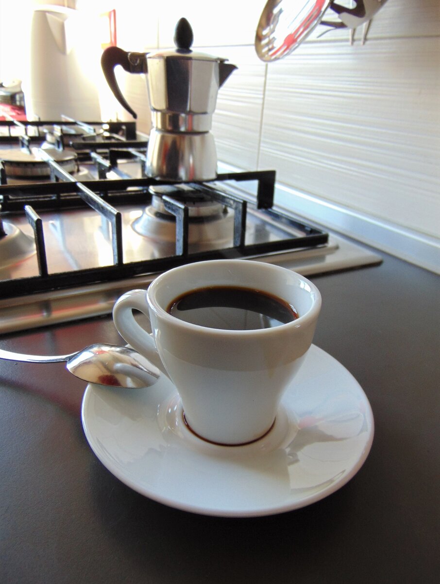 Кофе, приготовленное в  кофеварке Мока, фото автора.