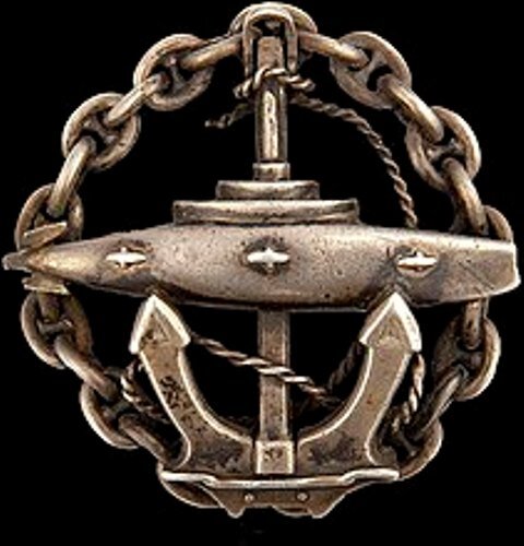 1906, 27 марта (9 апреля) - В городе Либава (Лиепая) указом императора Николая II учрежден первый в России Учебный отряд подводного плавания (на фото: Знак офицера подводного плавания).