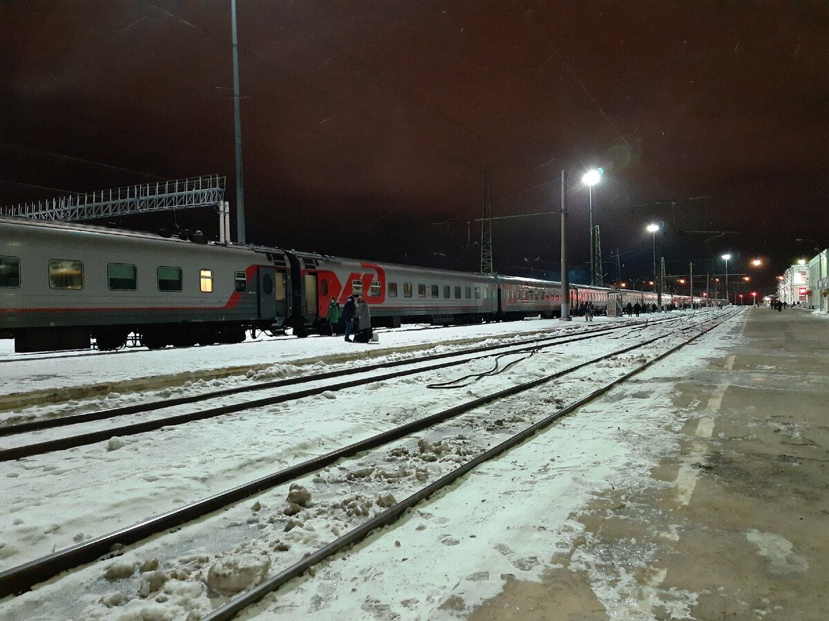 Туристический поезд на вокзале Вологды