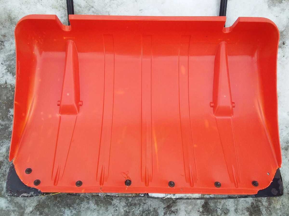 У нас вот такой широкий скребок