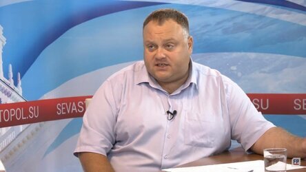 Экс-Начальник Главного управления государственного жилищного надзора города Севастополя — Яньков Дмитрий Владимирович.