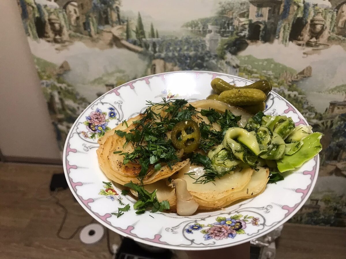 Я не мастер фотографи еды и сервировки) но выглядит это вот так)