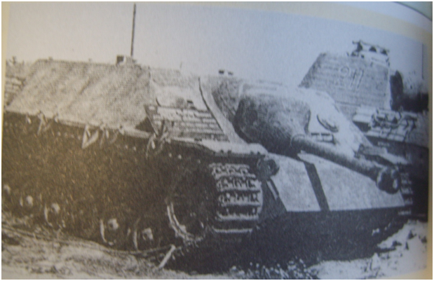 Сау JAGDPANZER IV захваченная в Италии. На заднем плане “Пантера”.