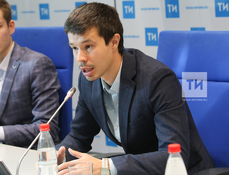 «Мы знаем о родном крае меньше, чем о Европе или дальнем зарубежье» Подробнее: https://sntat.ru/news/politics/14-01-2021/ayrat-fayzrahmanov-ne-stesnyatsya-sprashivat-i-otvechat-na-tatarskom-tolko-tak-my-ozhivim-yazyk-5798692?utm_referrer=https%3A%2F%2Fzen.yandex.com&utm_campaign=dbr 