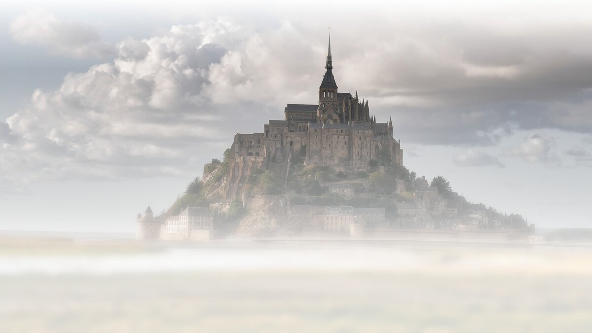 Замок глэмисшотландии. Бастион замок крепость. Замок fantasy castle. Крепость тамплиеров арт концепт. Камелот город короля артура.