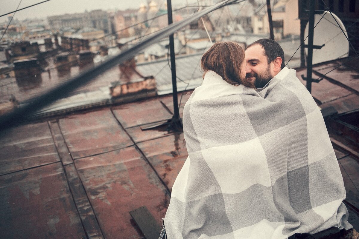 Свидание на крыше в Санкт-Петербурге, shutterstock.com