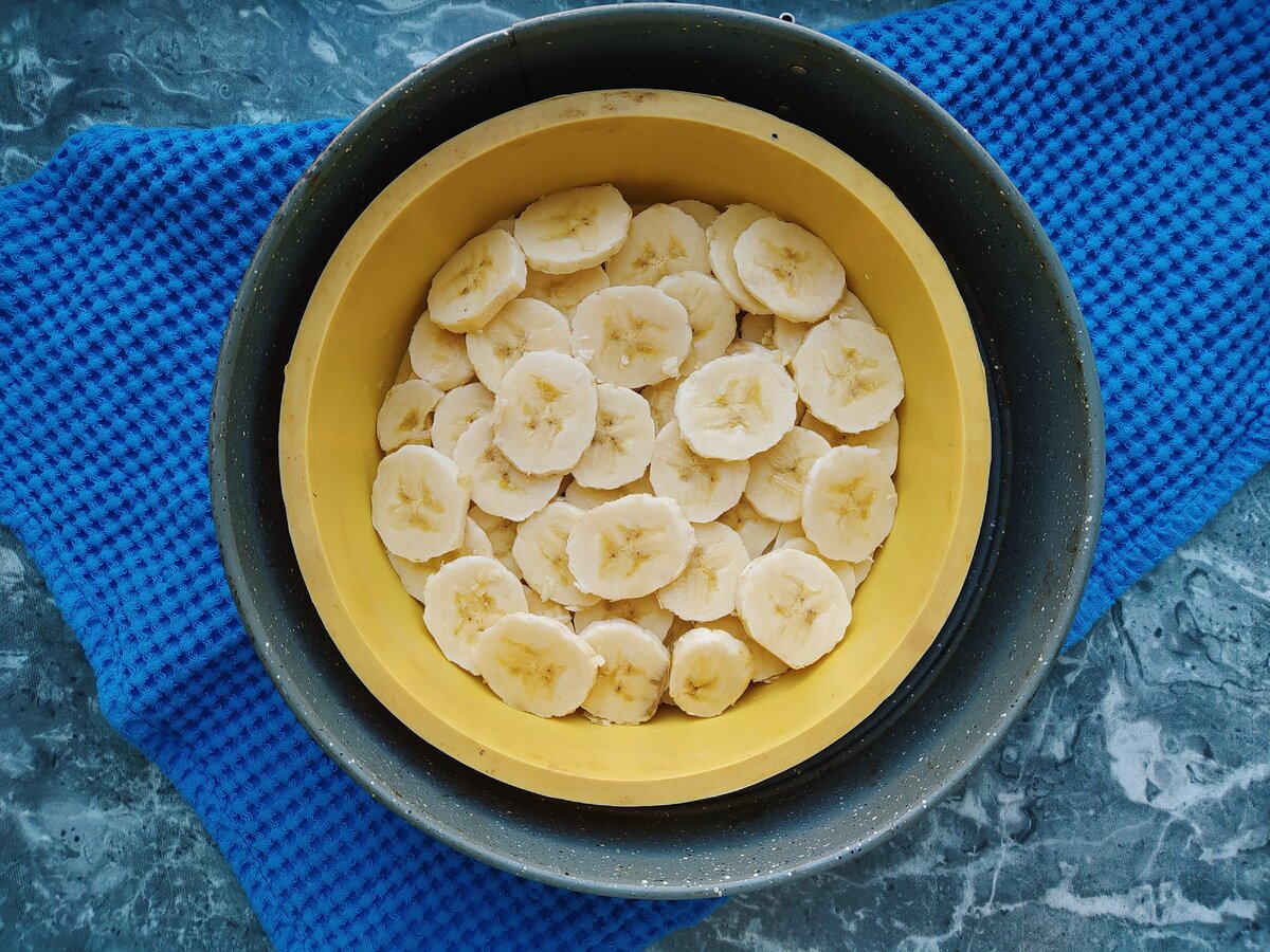 Я использую силиконовую форму диаметром 20 см 