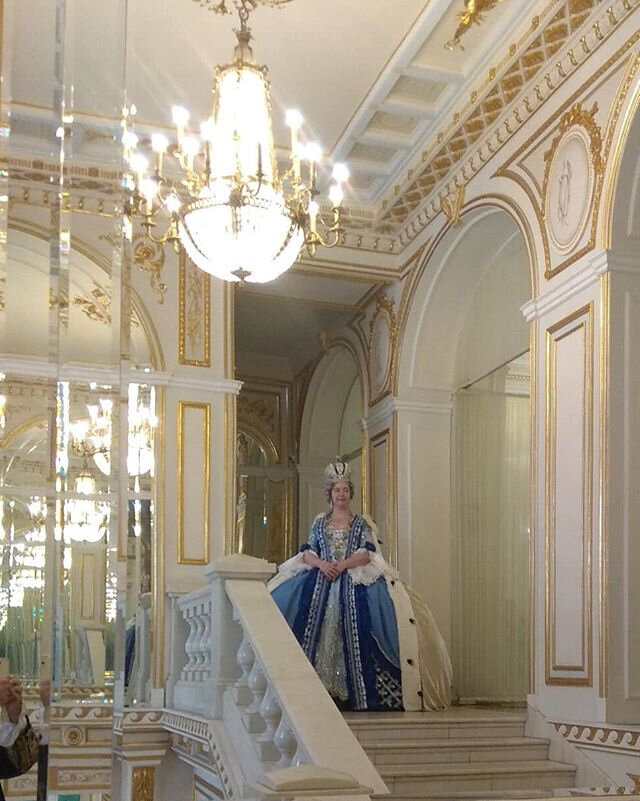 Парадная лестница ресторана