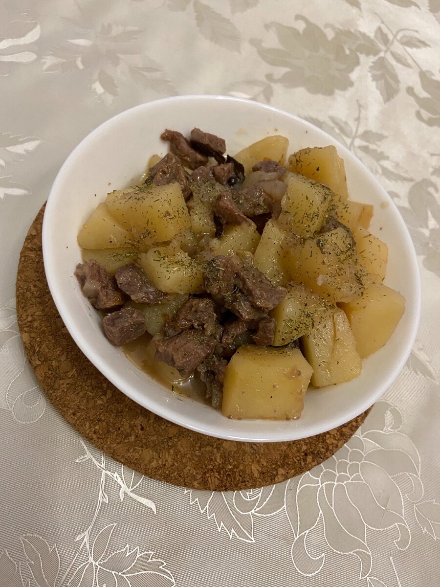 

Говядина с картошкой в горшочках в духовке - вкусное и сытное домашнее блюдо. 