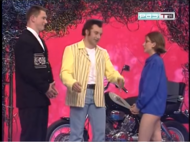 Красотка, а рубаха Вам не жмет?