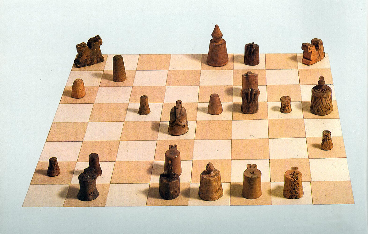 Древняя игра одна из предшественница шахмат. Древнерусские шахматы таврели. Таврели старинные русские шахматы. Древнерусские шахматы Тавлеи. Шатрандж шахматы.
