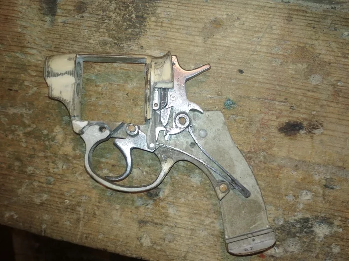 Револьвер Наган из дерева своими руками Резьба по дереву ( Revolver Nagan from a tree.) (2)