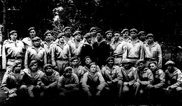 Команда специалистов телевидения лето 1973 г. РТШ г. Лиепая. Личный архив.