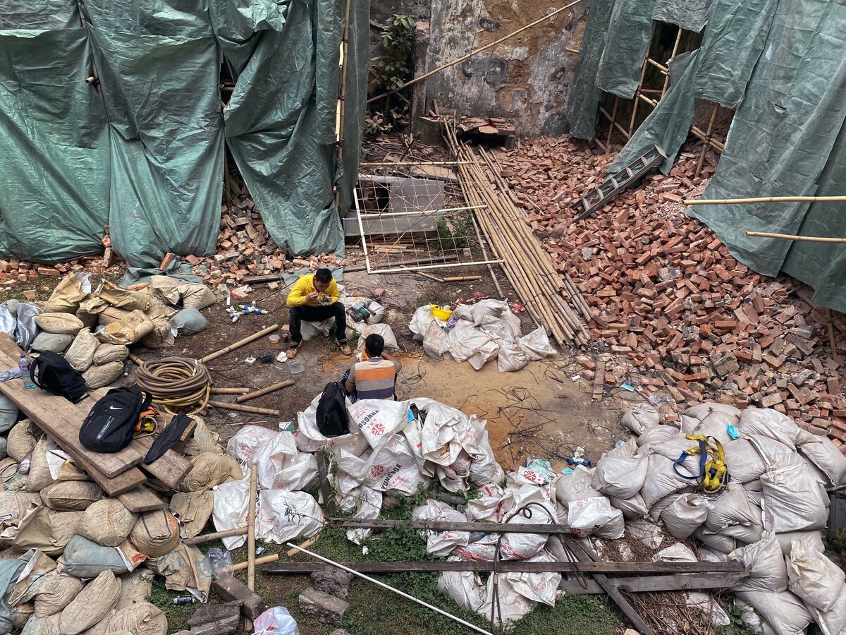 Рабский труд | За фото спасибо Macau Photo Agency on Unsplash 