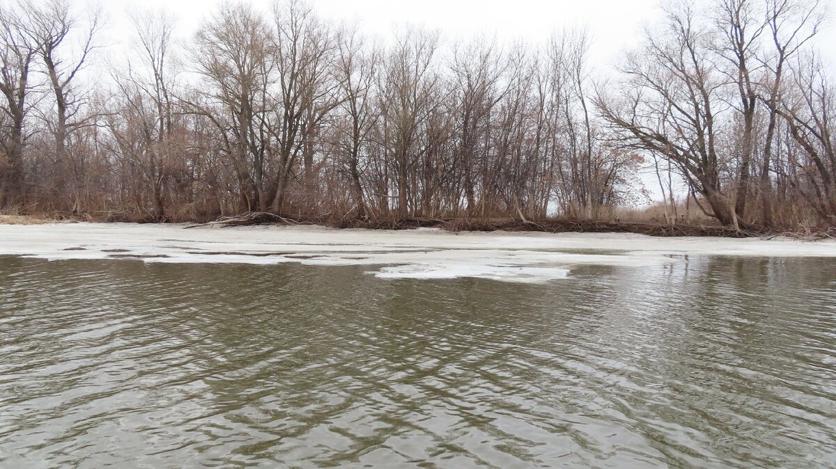 река Самара, лёд вдоль берега