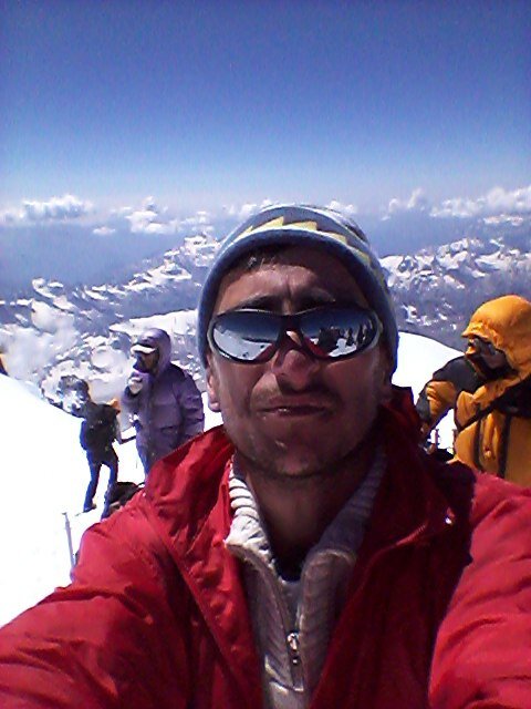 Западная вершина Эльбруса - 5642 метра. 10.08.2017 г. 11 часов. Селфи.