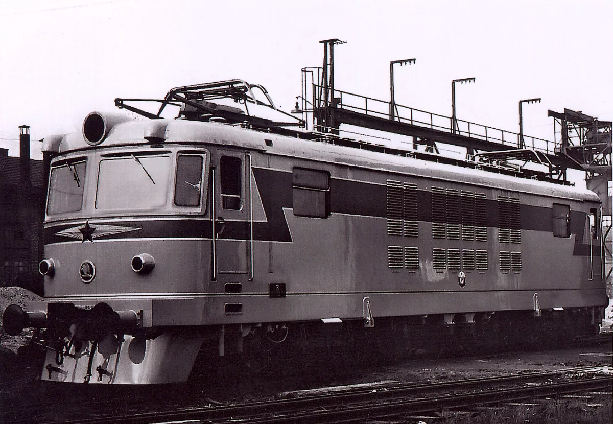 Первый электровоз ЧС2-001