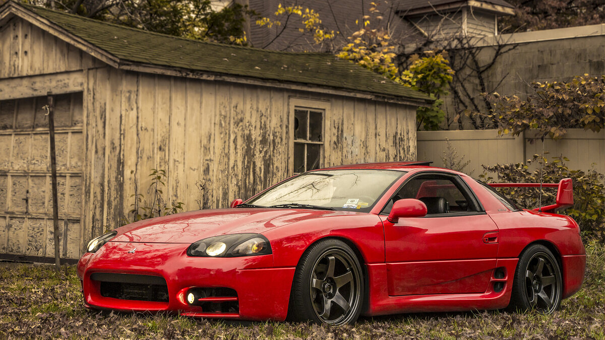 Самое интересное, что первый фильм был снят по большей части на энтузиазме, все автомобили предлагались не автопроизводителями, а либо жителями восточного побережья, либо тюнинг-ателье. Поэтому кастинг был серьезный, тем более герои еще не были сформированы и тяжело было подобрать что-то стоящее. (Фото взято из Google, на фото Mitsubishi 300GT)