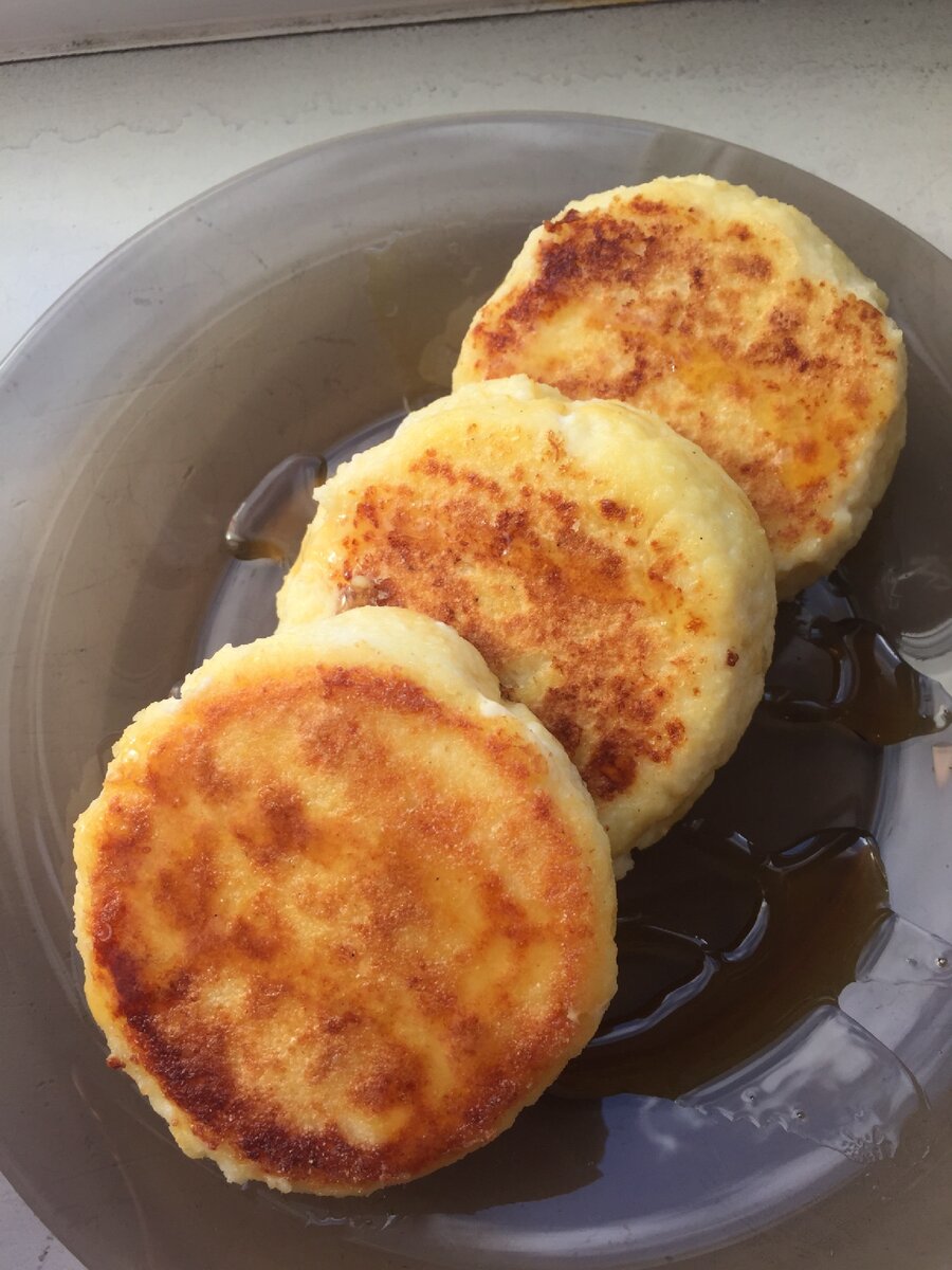 Сырники, политые сиропом топинамбура