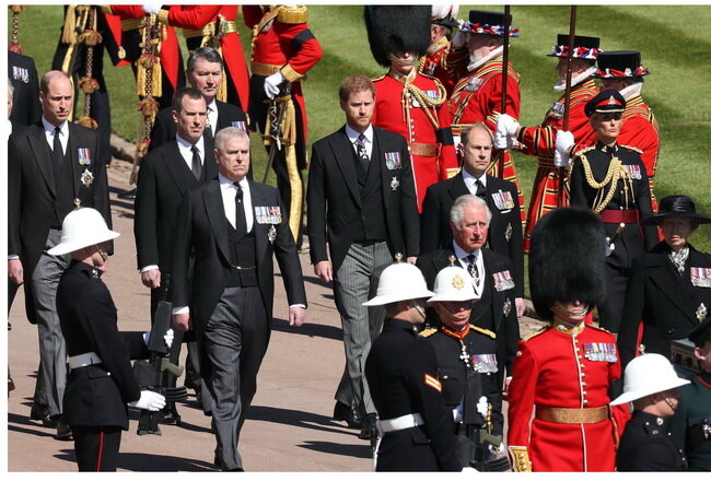 торжественное шествие  