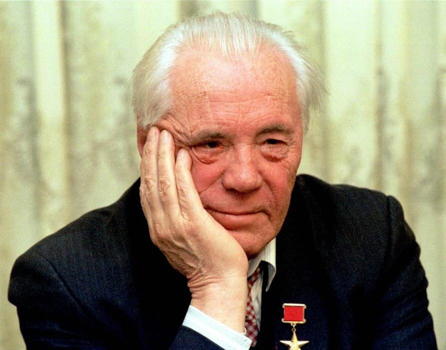 МНОГО УВАЖАЕМЫЙ ЧЕЛОВЕК СИБИРИ -- АСТАФЬЕВ.