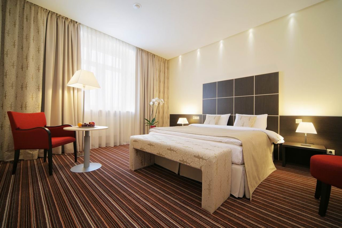 Этот номер в отеле «Дин» выглядит таким стильным и удобным. Трудно поверить, что отель был бывшей ночлежкой и джентльменским клубом.