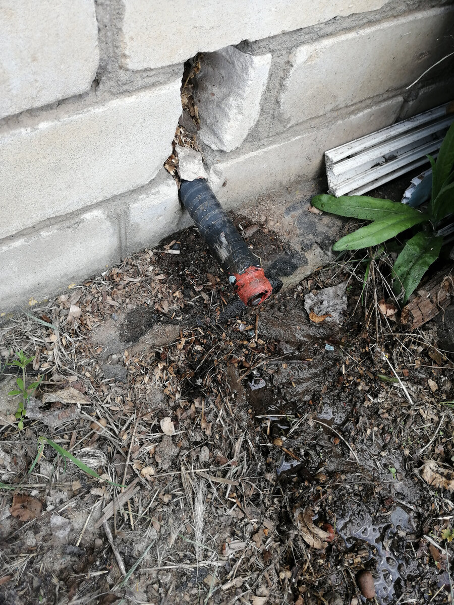 Старый, резьба вся сгнила.